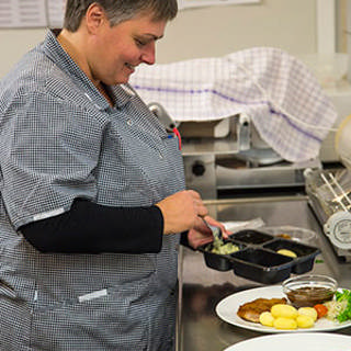 Fra køkkenet Der arbejdes i køkkenet Åkanden